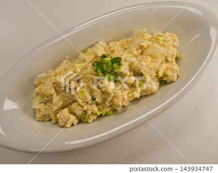 炒蛋豆腐，家常菜，老婆做的菜，家常菜，我們家的味道，精心烹調的飯菜，晚餐，宵夜，家庭餐桌 143934747