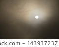 太陽偷看雲層 143937237