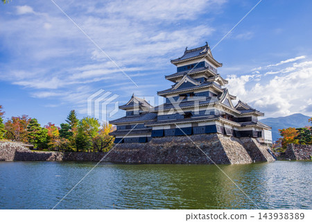 松本城(國寶)《長野縣松本市》 松本城(國寶)《長野縣松本市》 143938389