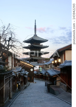 八坂塔,五重塔,黎明前(京都東山區) 八坂塔,五重塔,黎明前(京都東山區) 143942293