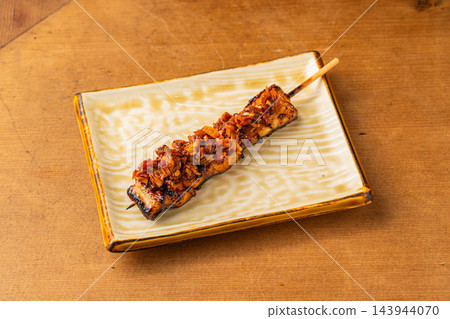 烤鰻魚串香氣撲鼻，非常適合佐酒。 143944070