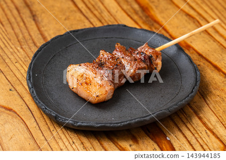 豬頭肉,又稱「卡希拉烤肉串」(烤豬肉串),肥瘦相間,口感鮮嫩多汁,味道鮮美。 豬頭肉,又稱「卡希拉烤肉串」(烤豬肉串),肥瘦相間,口感鮮嫩多汁,味道鮮美。 143944185