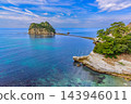 A view of the Dogashima tombolo, a phantom seaway appearing on the blue Suruga Bay, captured from the Route 136 observation point in mid-March. A view of the Dogashima tombolo, a phantom seaway appearing on the blue Suruga Bay, captured from the Route 136 observation point in mid-March. 143946011