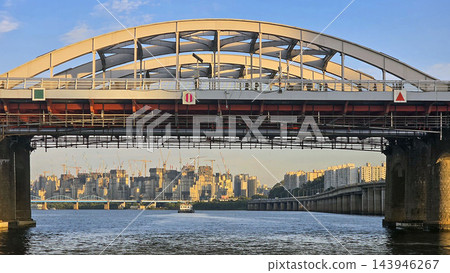 View of the Han River in Seoul 143946267