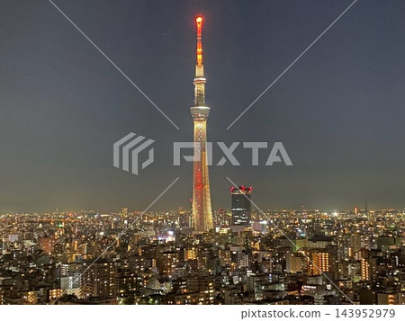 燈火輝煌的東京晴空塔和東京壯麗的夜景 143952979