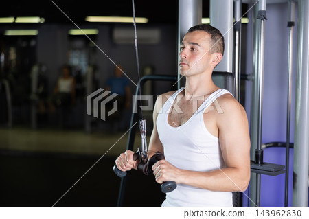 Man in sportswear training on rope loop simulator Man in sportswear training on rope loop simulator 143962830