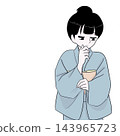 一位身穿和服的女子，神情憂慮，陷入沉思；給人一種不知所措的感覺。 143965723