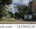 Green spaces and walking paths in housing complexes 143969239