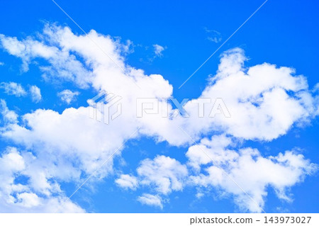 藍色的天空和雲圖像 143973027