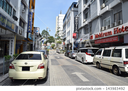 新山市中心街景，新山是位於馬來西亞邊境的城市。 143983492
