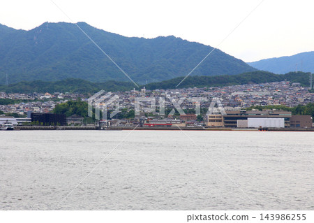 宮島, 嚴島神社, 安藝, 廣島, JR西日本宮島渡輪, 宮島街景, 嚴島神社大鳥居門, 廣島灣, 瀨戶內海 宮島, 嚴島神社, 安藝, 廣島, JR西日本宮島渡輪, 宮島街景, 嚴島神社大鳥居門, 廣島灣, 瀨戶內海 143986255