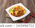 xinjiang Stir-Fried Rice Vermicelli with Crispy Flatbread Naan and Egg 143990712