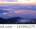 Early morning view of Tsubetsu Pass and sea of ​​clouds (Hokkaido) 143991275