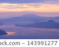 Early morning view of Tsubetsu Pass and sea of ​​clouds (Hokkaido) 143991277