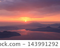 Early morning view of Tsubetsu Pass and sea of ​​clouds (Hokkaido) 143991292