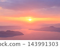 Early morning view of Tsubetsu Pass and sea of ​​clouds (Hokkaido) 143991303
