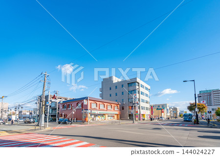 【北海道】千歲市,千代田町三丁目交叉路口,JR千歲站西口附近街景 【北海道】千歲市,千代田町三丁目交叉路口,JR千歲站西口附近街景 144024227