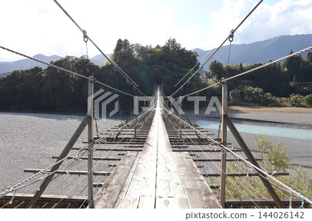 橫跨大井川的鹽鄉吊橋 橫跨大井川的鹽鄉吊橋 144026142