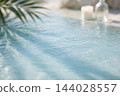 "Background Material" A calming milky blue spreading across the water's surface 144028557